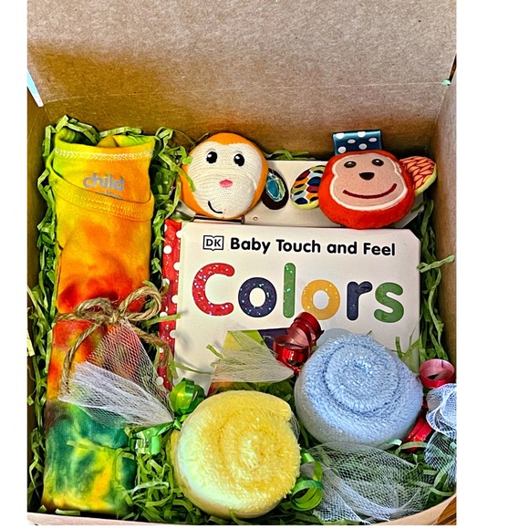 Baby Girl or Boy Gift Basket Box - Picture 2 of 3